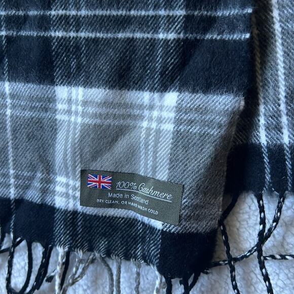 100% Cashmere Scarf Made in Scotland Black Gray Plaid Unisex - Picture 4 of 5